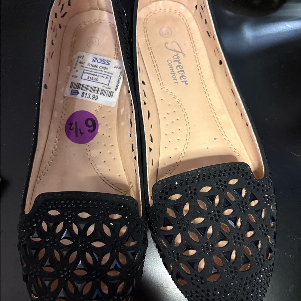 Forever Women's Black Floral Cutout Loafers